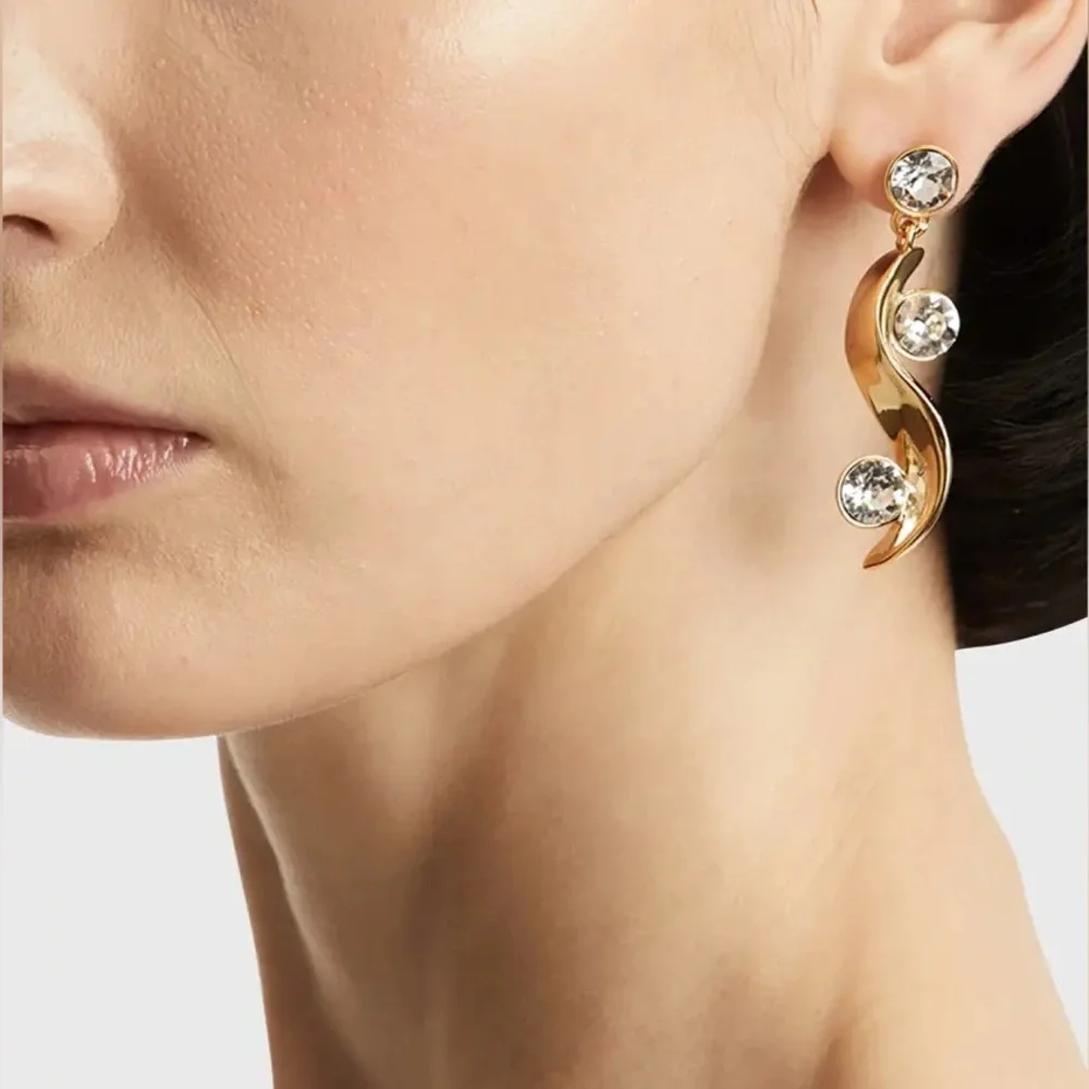 Oscar de la Renta Crystal Wave Earrings Gold with Clear Crystals